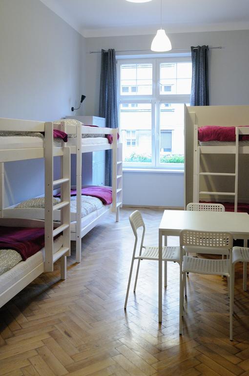 Hollywood Hostel Krakow Bagian luar foto