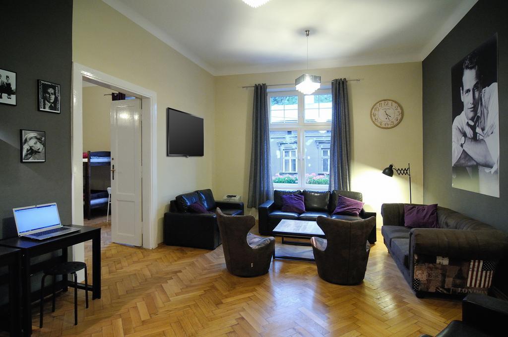 Hollywood Hostel Krakow Bagian luar foto